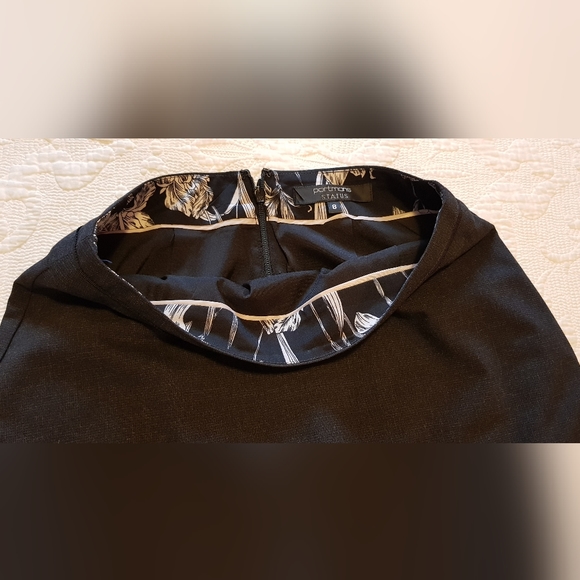 Luxurious Portmans Status ladies suit 6-8 - Picture 9 of 11